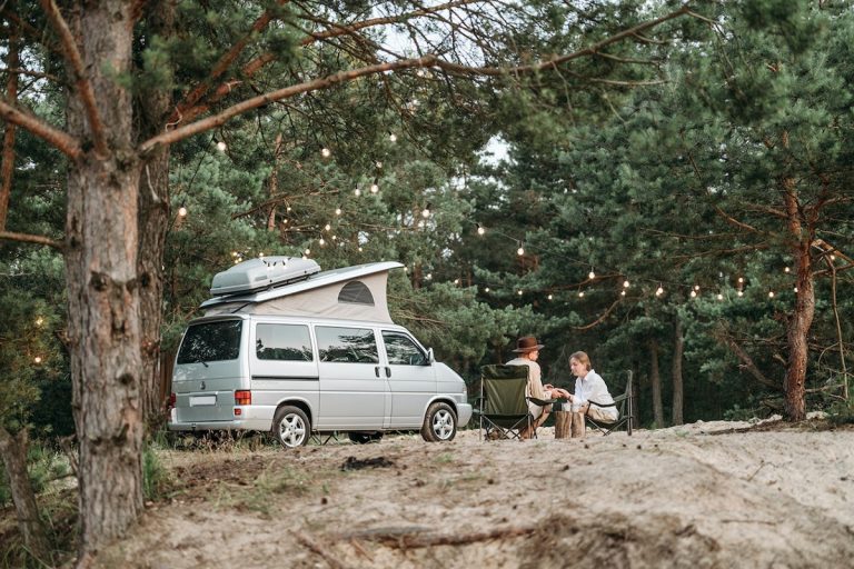 Voyage en camping-car : à la découverte du groupe électrogène solaire !